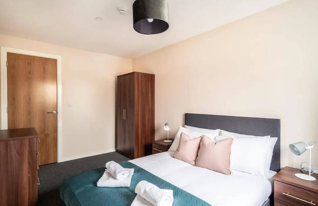 Modern & Bright 2 Bed Apartment In Manchester-1