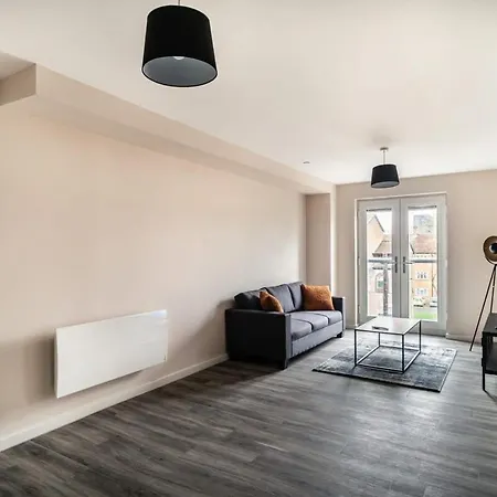 Modern & Bright 2 Bed Apartment In Manchester-3
